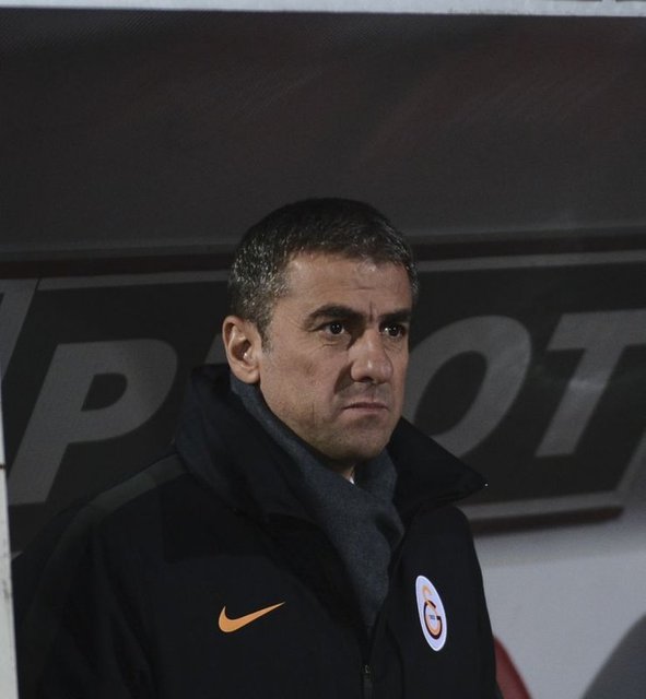 Galatasaray'a imza atan Hamza Hamzaoğlu: "Keşke bunu babam da görseydi. Çok sevinirdi. 'Bir gün Galatasaray'da da çalışacağım' derdim"