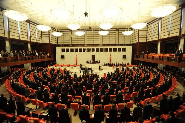 Siyasette 'ilklerin' yaşandığı bir yıl olarak tarihe geçen 2014'te Meclis; Hâkimler ve Savcılar Yasası, dershanelerin kapatılması, MİT'e geniş yetkiler verilmesi gibi toplumda geniş yankı uyandıran birçok düzenlemeyi gergin oturumlarda yasalaştırdı.