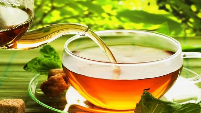 Su ve sıvı ihtiyacını destekleyecek taze meyve sularını ve bitki çaylarını tercih edebilirsiniz.