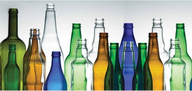 Alkol aşırı kalorilidir. Bir kadehi yaklaşık 200 kalori olarak kabul edebiliriz. Yanında mezeler, kuru yemiş, ana yemek ve tatlıların eşlik ettiği düşünülürse alınacak kalorilerin boyutunu tahmin edebilirsiniz.