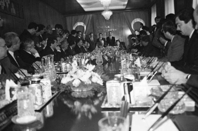 7. Cumhurbaşkanı Kenan Evren 30 Kasım 1989'da son kez başkanlık ettiği Bakanlar Kurulu toplantısında görülüyor.