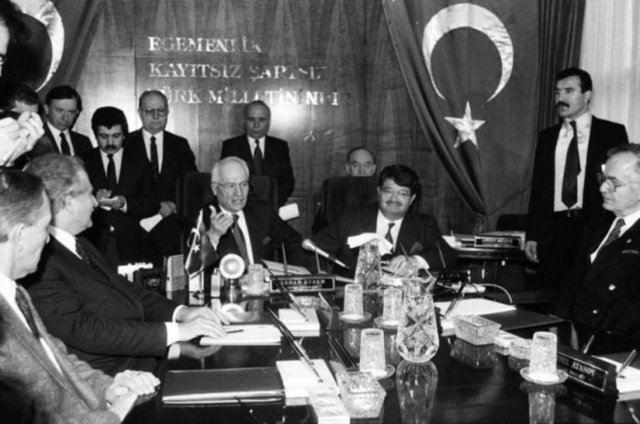 Bakanlar Kurulu, 7. Cumhurbaşkanı Kenan Evren başkanlığında 23 Şubat 1988'de toplandı.