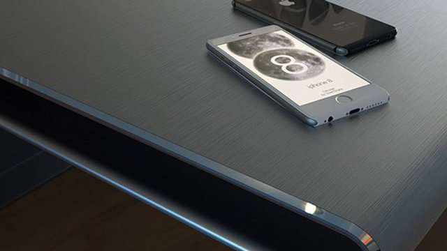 Economic Daily News'ün iddiasına göre ise iPhone 7'lerdeki büyük sürpriz 3 boyutlu ekran olacak. Gazete bu iddiasına dayanak olarak Apple'ın hammadde tedarikçisi TPK'nın çıplak gözle izlenebilen 3 boyutlu ekran üzerinde harıl harıl çalışmasını gösteriyor.