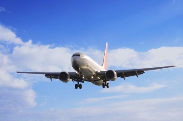 17 Ocak 1949'da Amerikan Havayolları'na ait uçak 20 kişi ile birlikte Atlas Okyanusu'nda kayboldu.