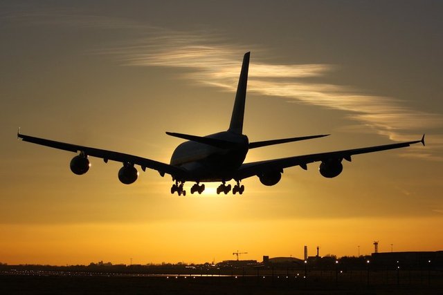 25 Mart 1986'da Hindistan Hava Kuvvetleri'ne ait uçak, içinde bulunan 7 kişi ile birlikte Hint okyanusu'nda kayboldu.