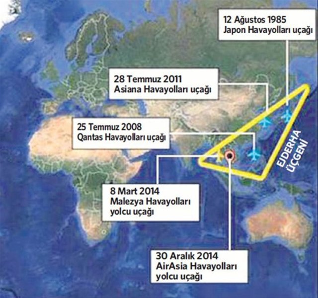 Geçen hafta sonunda Endonezya'dan Singapur'a giderken Java Denizi üzerinde düşen AirAsia Havayolları'na ait 8501 sefer sayılı Airbus A320-200 tipi yolcu uçağıyla ilgili farklı komplo teorileri ortaya atılmaya başladı.