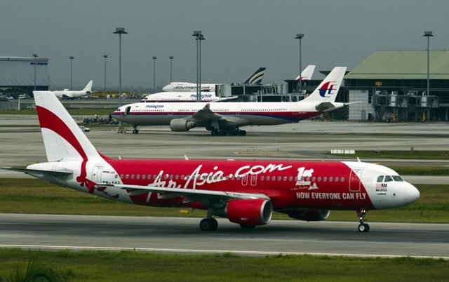 Atlantik Okyanusu'nda Bermuda, Florida ve Puerto Rico arasında kalan  - 'Bermuda Şeytan Üçgeni', yıllardır yaşanan gemi ve uçak kazaları  - nedeniyle onlarca komplo teorisine konu oldu.