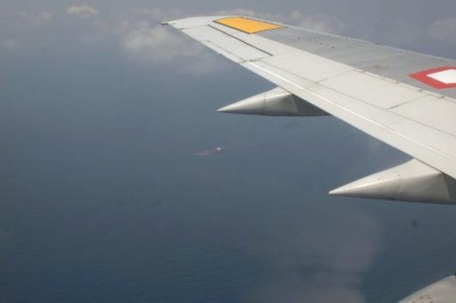 28 Mart 1964'te "Facilities Management Corporation"a ait özel  bir uçak, içinde bulunan 9 kişi ile birlikte Pasifik Okyanusu'nda kayboldu.