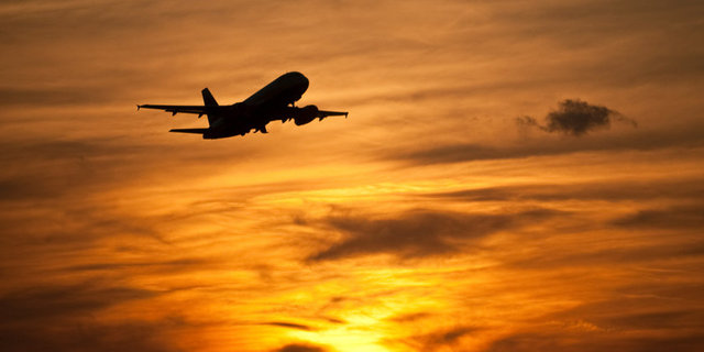 11 Aralık 2000'de  - Gabon ordusuna ait bir uçak, içinde bulunan 3 kişi ile birlikte Gabon'da kayboldu.