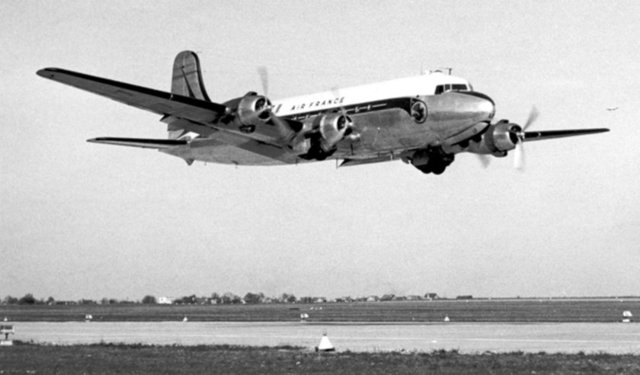 8 Ocak 1948'de Fransa Hava Yolları'na ait uçak, 52 kişi ile birlikte Atlas Okyanusu'nda kayboldu.