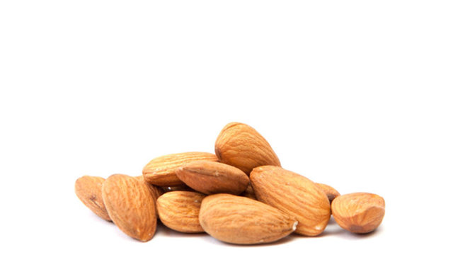 6 OCAK - Haydi elinizdeki o kocaman keki bırakın ve yağ yakımını arttırmak için ara öğünlerinizi çiğ badem ve çiğ fındık gibi alternatiflerle deneyin. -