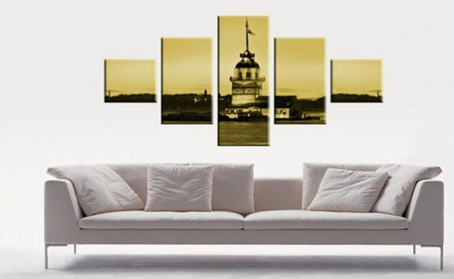 14. DUVARA EN SEVDİĞİNİZ FOTOĞRAFLARI VE SANAT ESERLERİNİ YERLEŞTİRİN: - Evet duvara bir şey asmak bazen zor bir iştir, ama size vereceği evimdeyim hissine değecektir. -