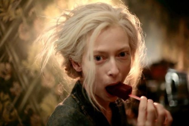 Time'a göre 2014'ün en etkileyici 10 performansı:   -  - 10. Tilda Swinton-  Only Lovers Left Alive (Sadece Aşıklar Hayatta Kalır)