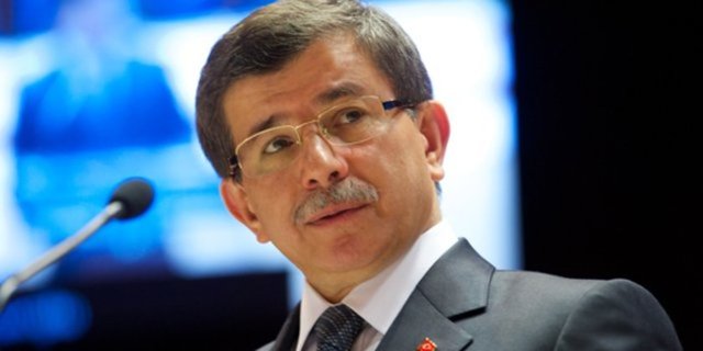 Başbakan Ahmet Davutoğlu, ''Güçlü ve Dengeli Büyüme için Yapısal Dönüşüm'' başlığıyla Onuncu Kalkınma Planı kapsamında öncelikli dönüşüm programlarına ilişkin ikinci basın toplantısını düzenledi.