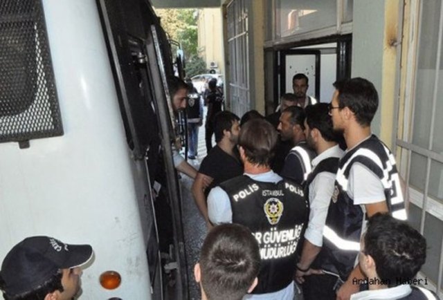 İzmir merkezli 13 ilde "yasa dışı dinleme" iddialarına ilişkin yürütülen soruşturma kapsamında, 11'i tutuklu 32 emniyet mensubu hakkında hazırlanan iddianame kabul edildi