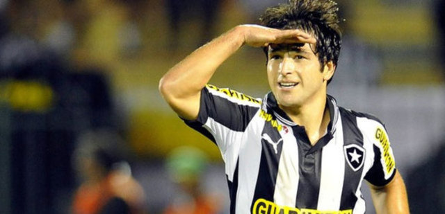 Beşiktaş Kulübü, KAP'a yaptığı açıklamada Botafogo'nun orta saha oyuncusu Nicolas Lodeiro ile görüşmelere başlandığını bildirdi. Fakat Brezilya ekibi bu haberi yalanladı.