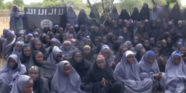 Nijerya'nın kuzeyindeki Borno eyaletinde Boko Haram militanları ağır silahlarla bir ortaokula baskın düzenledi ve okuldaki 200 kız öğrenciyi kaçırdı.