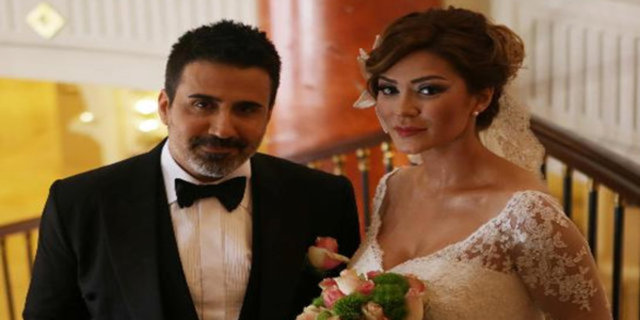 Sibel Kirer'le geçen yılın son aylarında sessiz sedasız nikah masasına oturan ünlü sanatçı Emrah Erdoğan'da baba olan ünlü isimlere katıldı. ikinci kez baba olan Emrah oğluna Elyasa adını verdi.