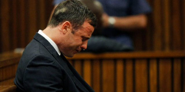 Dünya basınının takip ettiği Oscar Pistorius'un kız arkadaşını vurduğu iddiasıyla yargılandığı davada nihai karar verildi.Güney Afrikalı sporcu Oscar Pistorius'a 5 yıl hapis cezası verildi.