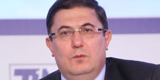 Türkiye ilk kez ekim ayında IMF'nin karar organı 24 üyeli İcra Direktörleri Kurulu'na doğrudan temsilci göndereceği açıklandı. Bu göreve Hazine Müsteşarı İbrahim Halil Çanakçı'nın getirileceği basına yansıdı.