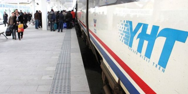 Dönemin Başbakanı Tayyip Erdoğan'ın açılışını yaptığı YHT, İstanbul ile Ankara arasını 3.5 saate indirdi.
