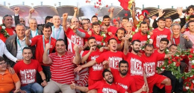 PTT 1. Lig'de şampiyon İstanbul BŞB'yi evinde 2-1 yenen Balıkesirspor Süper Lig'e yükseldi .
