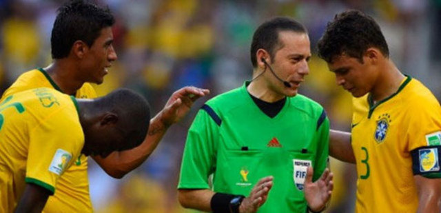 Çakır, EURO 2012'nin yanı sıra, UEFA Şampiyonlar Ligi ve UEFA Avrupa Ligi'nde yarı finaller yönetmiş, Şampiyonlar Ligi Finali'nde dördüncü hakemlik yapmıştı. Cüneyt Çakır ayrıca, Doğan Babacan'dan sonra Dünya Kupası'nda maç yöneten ilk Türk hakem oldu.