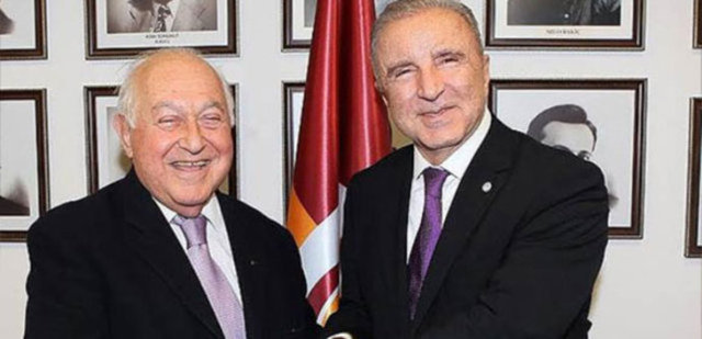 Ünal Aysal'ın başkanlığı bırakacağını açıklamasının ardından yapılan seçimli olağanüstü genel kurulunda Alp Yalman ile yarışan Duygun Yarsuvat Galatasaray'ın 35. başkanı seçildi.