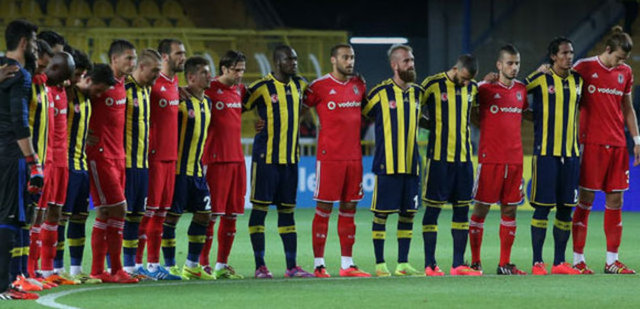 Soma için düzenlenen özel turnuvada Beşiktaş, Fenerbahçe ve Chelsea taraftarları maçı statta birlikte izledi.