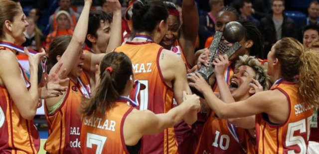 Kadın basketbolunun en prestijli kupası Euroleague'de Galatasaray Odeabank, Fenerbahçe'yi 69-58 mağlup ederek Avrupa şampiyonu oldu.