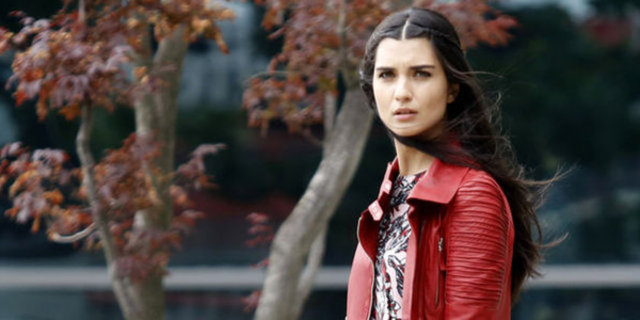 Tuba Büyüküstün televizyon dünyasının Oscar'ları kabul edilen Emmy Ödülü için yarıştı. Güzel yıldız Amerika'dan eli boş döndü.
