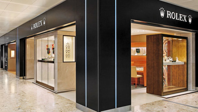 Rolex. 1905 yılında Alfred Davis ve Hans Wilsdorf tarafından Londra'da kurulan ve daha sonra İsviçre'ye taşınan Rolex, bilinen en lüks saat markası ve marka değeri yaklaşık 7.9 milyar $.