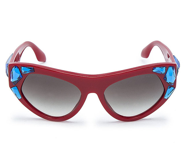 Prada güneş gözlüğü 1134 TL.