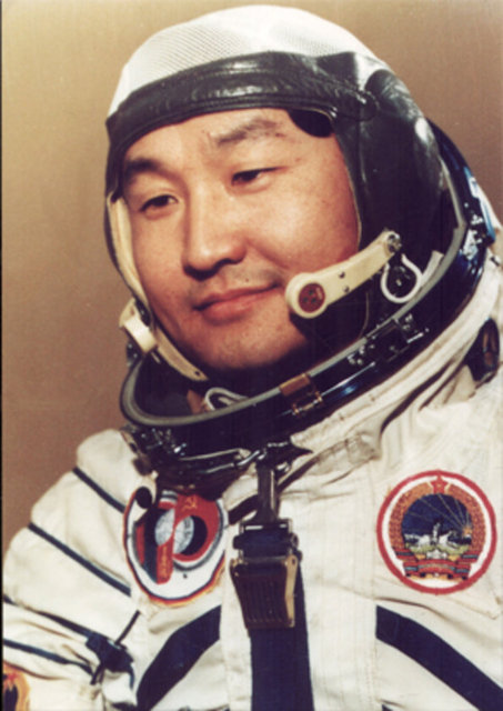 THY'NİN KOZMONOT MİSAFİRİ Türk sivil havacılık sektöründeki gelişmeler, içeride olduğu kadar yurtdışında da yakından takip ediliyor. Özellikle Türk Hava Yolları'nın (THY) kaydettiği başarı yabancı gazetecilerin de ilgisini çekiyor.