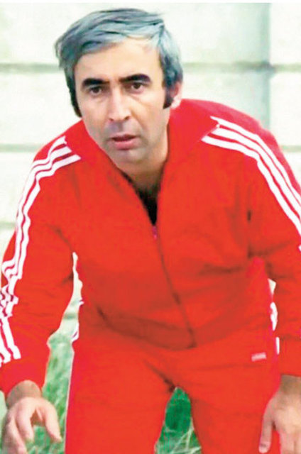 Hababam Sınıfı 1975 -- Başka bir oyuncu canlandırsaydı 'Badi Ekrem' yine de 'Badi Ekrem' olur muydu? HAYIR... Eminim siz de öyle düşünüyorsunuz.