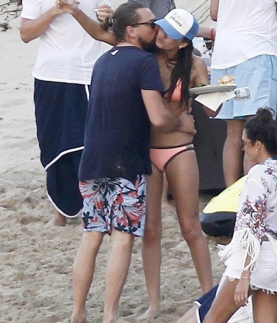 Bazı erkek arkadaşlarının da eşlik ettiği Leanorda DiCaprio, konuklarıyla birlikte objektiflere takıldı.