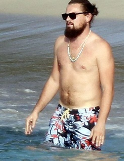 Çapkınlığıyla ün yapan 40 yaşındaki Leonardo DiCaprio, yine erkekleri kıskandıracak.