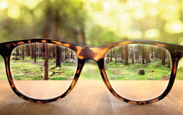 Oysa ne yeni bir yıla ne yeni bir yaşa ne de yeni bir ortama gerek var bazı mucizeleri hissetmek ve yaşamak için. "Görünmez at gözlüklerimiz"i çıkarabilsek...