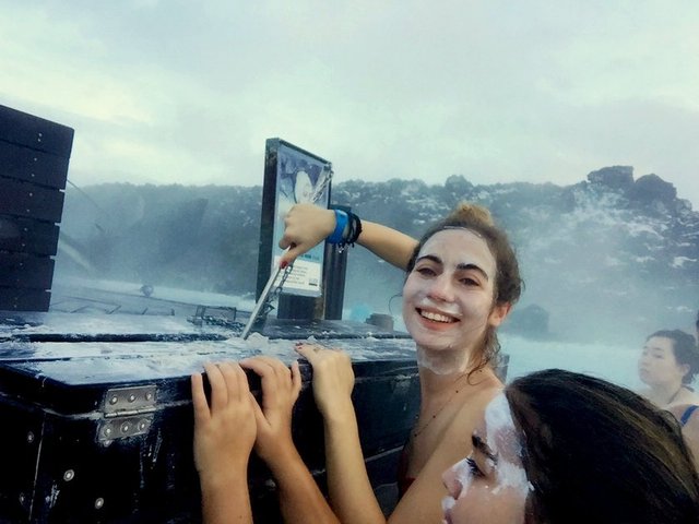 İster kışın, ister yazın buraya gelebilir ve sıcak suda rahatlarken suratınıza kil maskesi yapabilirsiniz