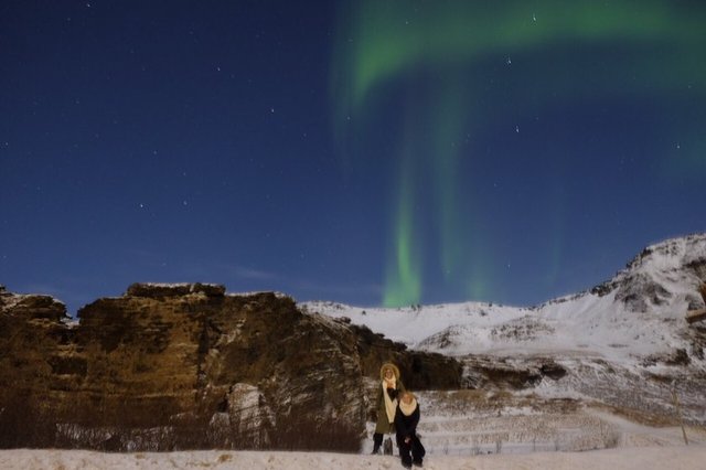Işıkların görülmesi için şehir ışıklarından uzakta olmak gerek. Bulutsuz, berrak bir gökyüzü de diğer bir şart