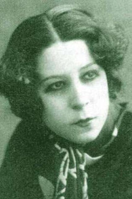 AFİFE JALE  - Ünlü sanatçı, kokain kullandığından ve sahneye Türk kadınlarının çıkması yasaklandığı için defalarca gözaltına alındı, kimi zaman tutuklanıp cezaevinde yattı. Sonunda da ölümü kokain yüzünden oldu. -