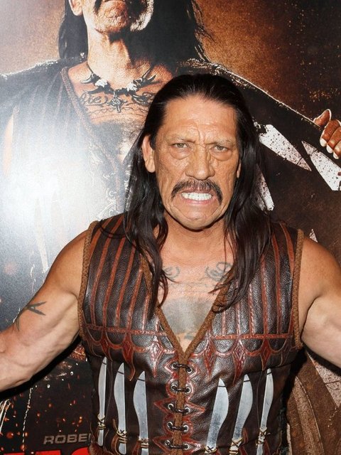 Danny Trejo   - 1960 ve 1970 yılları arasında hapse giren ünlü oyuncu bir dönemini eksiksiz bir suçlu olarak yaşadı. En uzun hapis cezasını da 5 yıl olarak aldı.  -