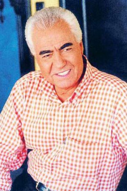 NURİ SESİGÜZEL  - 1993'te kiracısı 110 milyon liralık borcunu ödemeyip, bir de ona hakaret edince türkücü Nuri Sesigüzel öfkeden kendini kaybetti. Belindeki tabancayla kiracıyı bacaklarından vurdu. Nuri Sesigüzel, bu yüzden bir süre cezaevinde yattı.