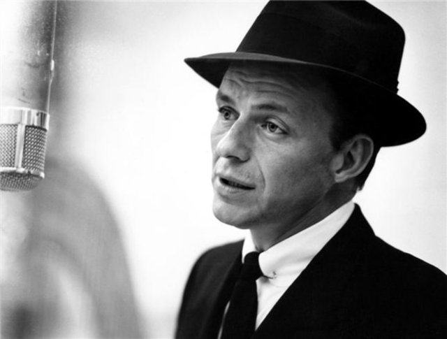 Frank Sinatra   -  - 23 yaşındayken iğfal ve taciz suçlarıyla gözaltına alınan dünyaca ünlü müzisyenin masumiyeti 1 günde anlaşıldı.  -