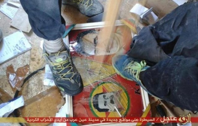 İşte IŞİD'in Kobani'de ele geçirdiği bölgelerden çok çarpıcı kareler...