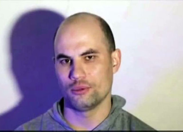 Görüntülerde, Rus istihbarat örgütü üyesi oldukları iddia edilen iki kişinin sorgulanma anları var. -