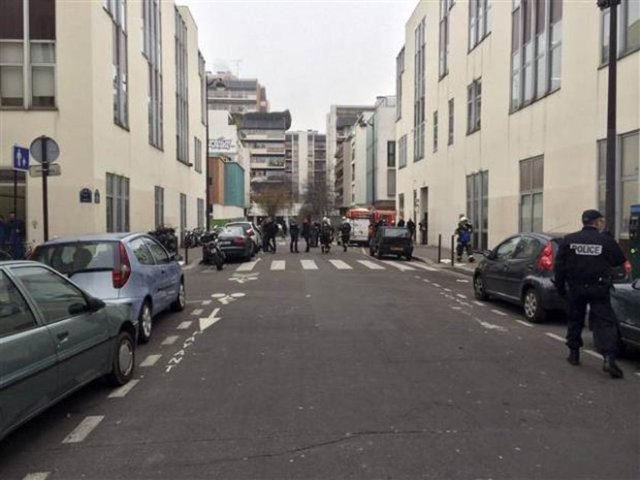 Saldırının kalaşnikoflarla yapıldığı gelen bilgiler arasında.