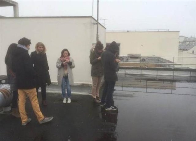 Olayda ölenlerin ikisinin polis memuru olduğu belirtiliyor.