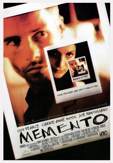 5- Memento (2000): Non-linear anlatımla şekillenen ve tersten akan film, ara ara amnezi yaşayan bir karakterin başından geçenleri, karmaşık bir şekilde ortaya koyar.