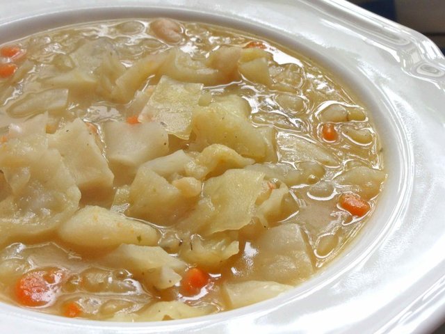 Sebzeleri küp küp doğrayın, az yağ ile az suda pişirin. Doyurucu ve besleyici olması açısından yoğurtla beraber tüketebilirsiniz.